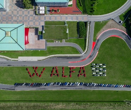 アルファロメオ創立115周年、特別イベントを6月22日開催…115台の「車文字」などで祝う 画像