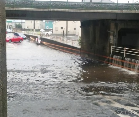 豪雨時のアンダーパス通行は危険…水圧・電装故障・車両浮上で脱出困難に 画像