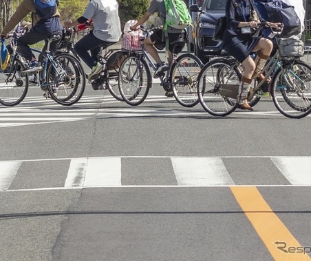 「ながらスマホ」は即、反則金…警察庁、自転車の「青切符」導入前に「ルールブック」作成［新聞ウォッチ］ 画像