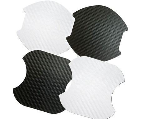 マグネット式だから着脱も簡単、形状記憶素材を採用した「カーボン調ドアノブプロテクター」 画像