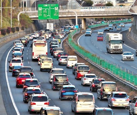 年末年始の高速道路渋滞予測、上下線とも1月2-3日に集中［新聞ウォッチ］ 画像
