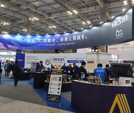 部品メーカーから整備工場の“伴走者”へー。アイシンが初披露した「新型故障診断機」と「Amazonとの連携サービス」…IAAE2026 画像