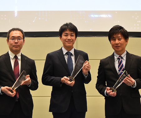 自動車業界のプロが選ぶ『いいクルマアワード2026』、グランプリにアルファード…リスペクトにGT-R、イノベーションはbZ4Xが受賞 画像