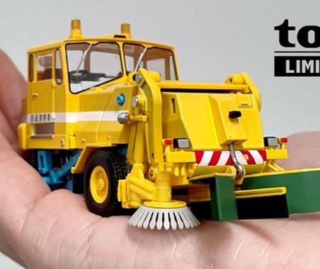 「トミカリミテッド ヴィンテージ」が道路清掃車を初の製品化、シリーズ最多の可動ギミック搭載…2万4200円 画像