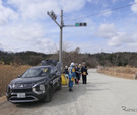 三菱アウトランダーPHEV、災害時の信号機電源に活用…近畿6府県の広域訓練で実証 画像