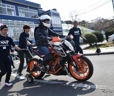 障がい者のバイク運転を支援、SSPが「パラモトライダー体験走行会」を開催 画像