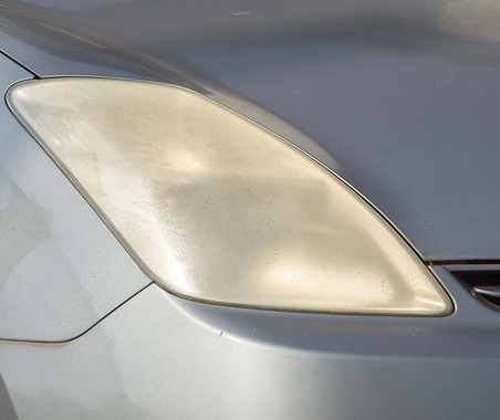 ヘッドライトの「黄ばみ」は要注意！　DIYの応急処置よりもプロに相談を…8月から車検はロービーム計測に全国完全移行 画像