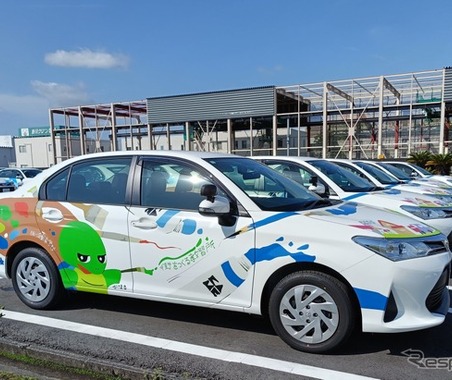 ラッピング教習車8種類が街を走る、プロスノーボーダー「三木つばき選手号」も…掛川自動車学校 画像
