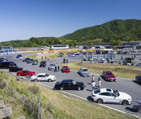 「このホイールかっこいいですね」…スポーツカー、セダン、ミニバン、クロカン4WDも集結！　ネオクラシックから新型車までクルマ好きの集い『PickUpCars2026』 画像