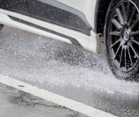 濡れた路面で「ヒヤッ」とする前に…梅雨時期はタイヤの残溝と空気圧をチェックして安全運転を 画像