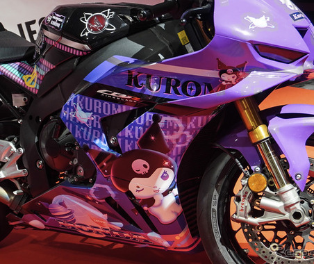 ホンダと「クロミ」鈴鹿8耐参戦！ レースマシンだけじゃないコラボ車両と「巨大キティちゃん」 画像