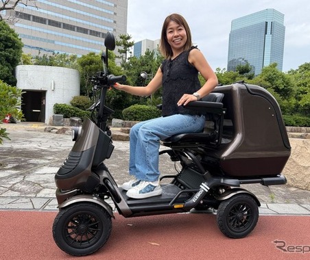 特定小型4輪「ELEGRAN」、新グレード「プレミアム」追加…跳ね上げ式ひじ掛け標準装備 画像