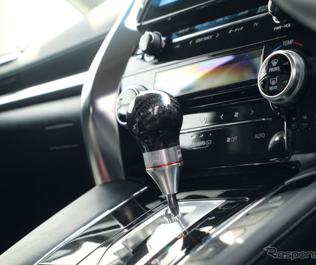 コクピットをスパルタンに演出…HKS『ハイエース』『アルファード』など5車種に対応、トヨタAT車向け「カーボンシフトノブ」発売 画像