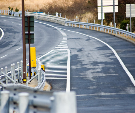 【自動車豆知識】「チェーン規制」時はスタッドレスタイヤ装着でも走行できないことがある？…チェーン携行のススメ 画像