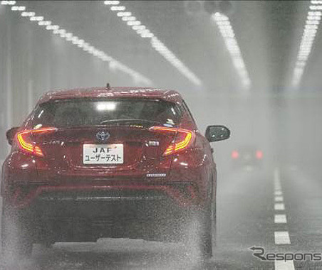 【自動車豆知識】悪天候時はヘッドライトの点灯を！ ゲリラ豪雨や濃霧による視認性の違いとは？ 画像
