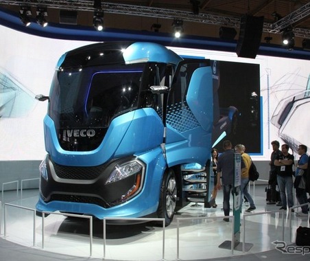 【ハノーバーモーターショー 16】謎のガンダム風トラック…IVECO 画像