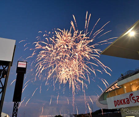 白熱したSUPER GT、夏の夜空を花火で飾ってレースを締める 画像
