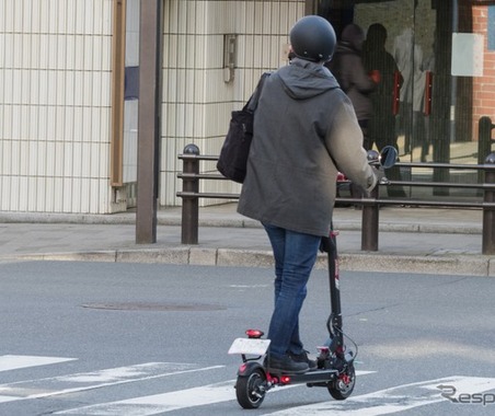 右折レーンから右折は違法？合法？「電動キックボード」のルールをおさらい【岩貞るみこの人道車医】 画像