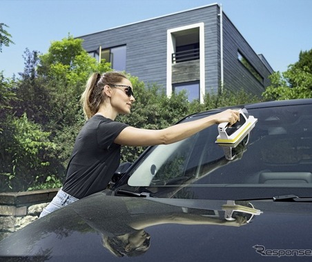 クルマの窓掃除に使いやすい「家庭用コードレスワイパー」…ケルヒャー 画像