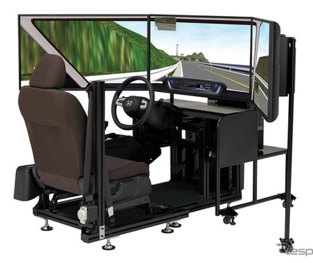 運転復帰をサポート、医療機関向け新型「ドライビングシミュレーター」…ホンダ 画像