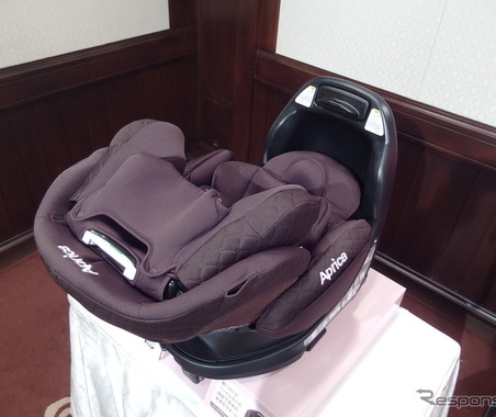 赤ちゃんにとって理想的な姿勢を追求した「ベッド型チャイルドシート」とは? 画像