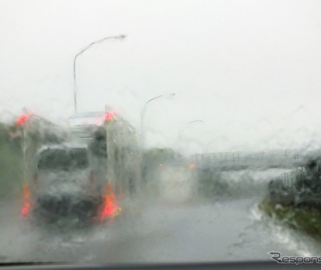 雨にぬれた愛車をいたわる…ウロコ、撥水、ワイパー、油膜、タイヤ 画像
