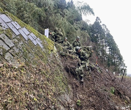 国道249号の復旧作業は24時間体制…能登半島地震 画像