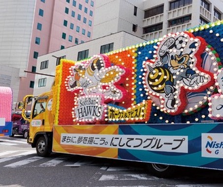 福岡の春祭り「博多どんたく」に花自動車が彩り　5月2-4日 画像