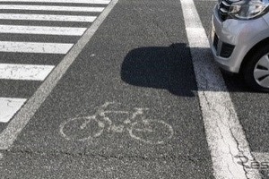 「約半数が止まらない」信号機のない横断歩道、停止率向上するも残る課題 画像