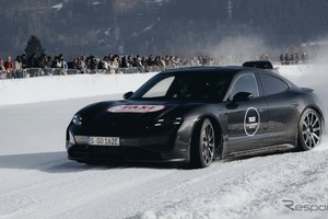 ポルシェの最新EVから歴史的名車まで、ダイナミックに雪上を駆ける 画像