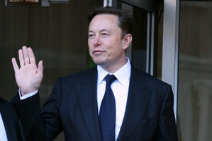 マスクCEOの政権関与で不買運動拡大、テスラ1～3月期最終益が71％減［新聞ウォッチ］ 画像