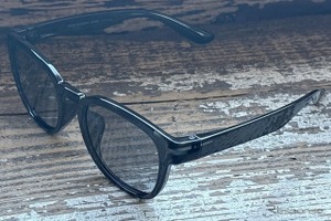 ヘッドライトを再利用した「サングラス」、トヨタカローラ香川が発売 画像