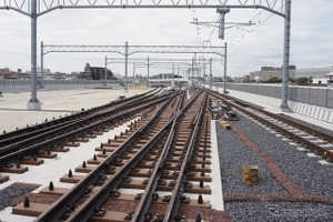 線路を歩く! 高架開業前の西武鉄道・東村山駅で「レールウォーク」 画像