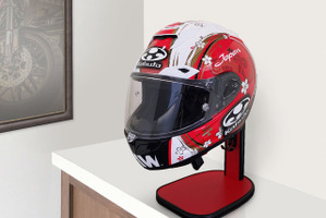 高機能ヘルメットスタンド、梅雨・湿気から解放する乾燥ファン搭載でMakuake登場 画像