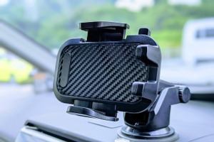 今年の暑さはヤバイ! 車内で“スマホ熱暴走”、実践的対策教えます 画像
