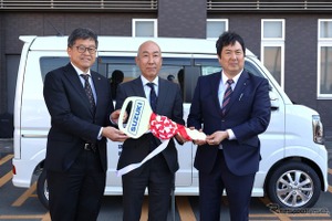 スズキ、『エブリイワゴン』を袋井警察署管内防犯協会へ寄贈…防犯パトロールに活用 画像