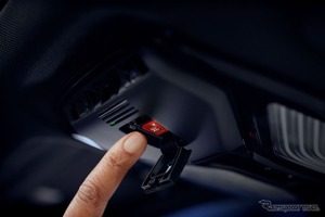 衛星通信で車内通話が可能に、携帯電話が圏外でも緊急連絡や通話を実現…ハーマンとヴァイアサットが開発 画像