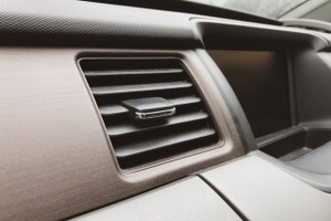 車のエアコン臭は夏前対策がカギ！ エバポレーター清掃で快適ドライブを取り戻す～Weeklyメンテナンス～ 画像