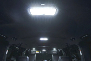 『ノア/ヴォクシー』の車内を簡単調光、80系専用「LEDルームランプ」が販売開始 画像