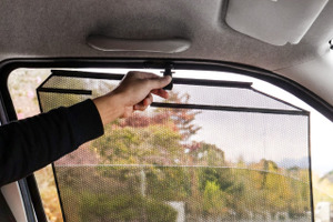 『ハイエース』200系専用「ロール式メッシュサンシェード」発売 画像