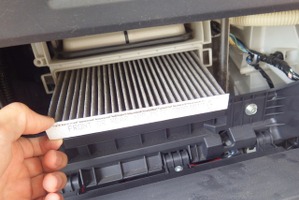 車のエアコンフィルター交換は必要？ 交換時期や方法、選び方をわかりやすく解説～Weeklyメンテナンス～ 画像