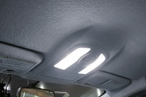 タッチ操作で調光・色味変更可能…『プリウス』30系専用LEDルームランプが登場 画像