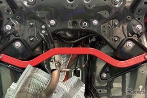 トヨタ『RAV4』のボディ剛性をアップ、ボディ補強パーツ「サステック・アンダーブレース」…タナベ 画像