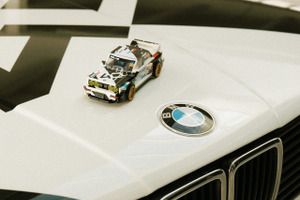初代BMW M3の40周年を記念、レゴ「LEGO Speed Champions」発売へ…共通カラーの実車も登場 画像