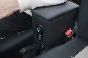 肘置きと収納＋電源の使い勝手を向上…『ミライース』専用LEDコンソールボックスが登場 画像