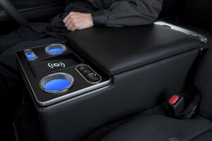 『ハイエース』専用LEDコンソールボックスが刷新！ …ボルト固定でフィット感向上 画像
