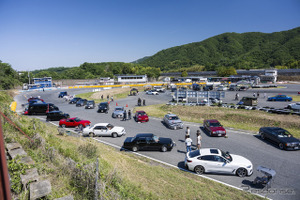 「このホイールかっこいいですね」…スポーツカー、セダン、ミニバン、クロカン4WDも集結！　ネオクラシックから新型車までクルマ好きの集い『PickUpCars2026』 画像