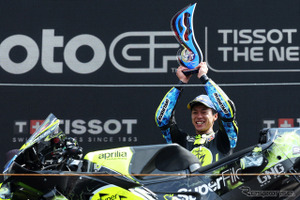 オートバイ世界選手権「MotoGP」で小椋選手初優勝、日本勢22年ぶり快挙［新聞ウォッチ］ 画像
