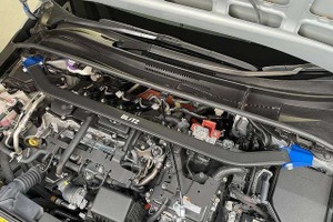 ボディの歪みを抑え「サス性能」をフルに発揮…カローラハイブリッドとRAV4ハイブリッド用、ブリッツ「フロント用ストラットタワーバー」登場 画像