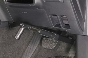 盗難防止アイテム、物理的に発進阻止する『バリケード ブレーキペダルロック1』登場 画像